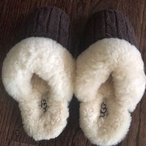 Kids brown uggs. Slippers.